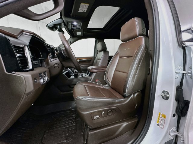 Used 2023 GMC Sierra 1500 Denali w/ Technology Package AWD/4WD image 4
