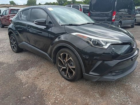 Used 2019 Toyota C-HR XLE FWD image 3