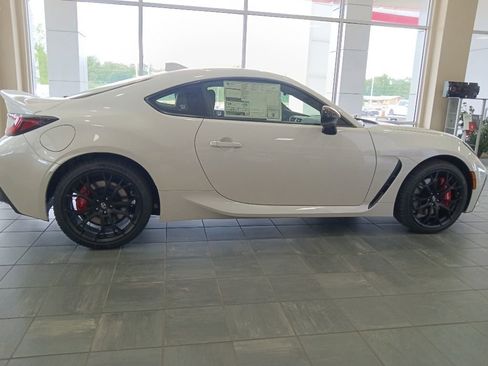 New 2026 Toyota GR86 Premium RWD image 2
