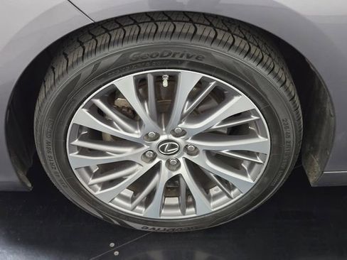 Used 2020 Lexus ES 300h w/ Premium Package FWD image 12