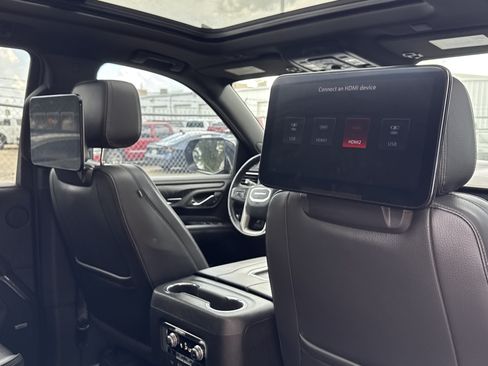 Used 2022 GMC Yukon Denali w/ Denali Premium Package AWD/4WD image 17