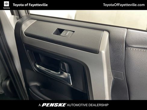 Used 2020 Toyota 4Runner SR5 AWD/4WD image 23