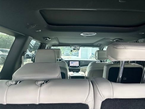 Used 2026 Jeep Grand Wagoneer L 4WD w/ Premium Group I image 8