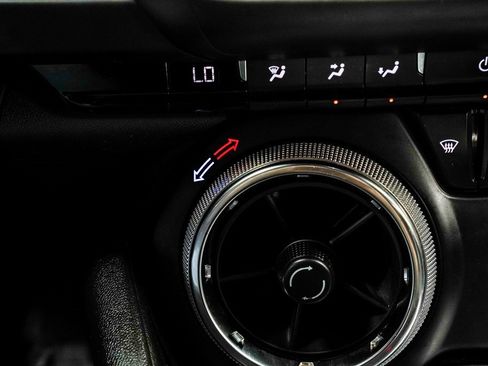 Used 2021 Chevrolet Camaro LT w/ Technology Package image 23