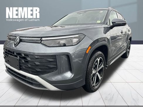 New 2026 Volkswagen Tiguan SE image 1