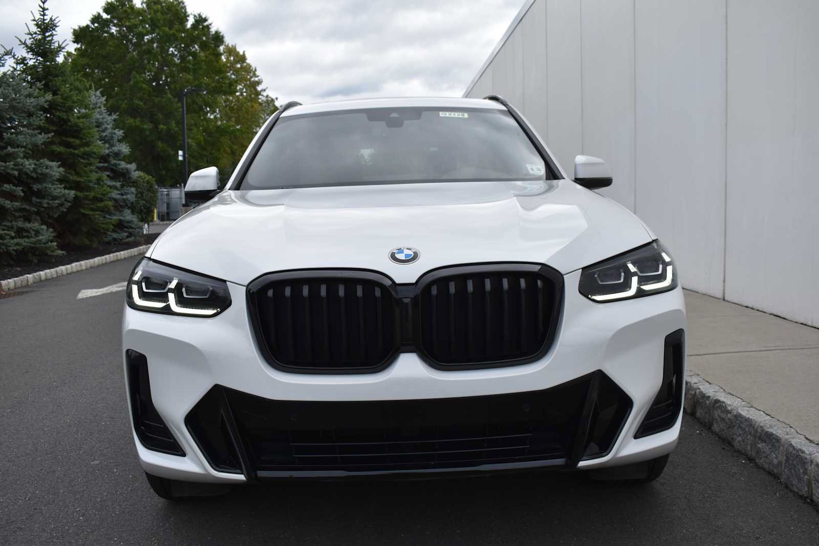 Used 2023 BMW X3 xDrive30i w/ M Sport Package AWD/4WD image 2
