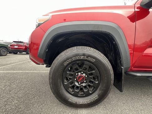 Used 2019 Toyota Tacoma TRD Off-Road image 34