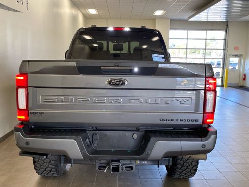 Used 2022 Ford F250 Lariat w/ Black Appearance Package image 6