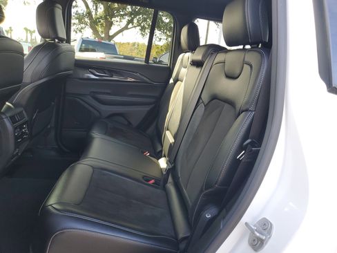 Used 2023 Jeep Grand Cherokee Altitude image 10