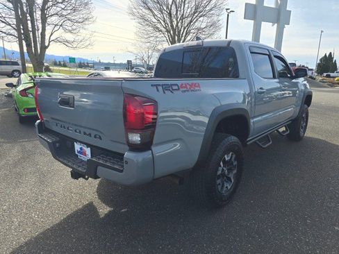 Used 2019 Toyota Tacoma TRD Off-Road image 3