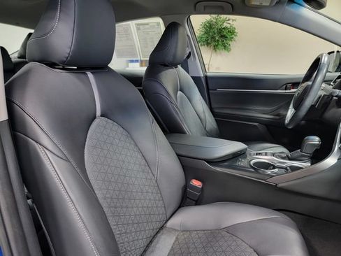 Used 2018 Toyota Camry XSE FWD image 16