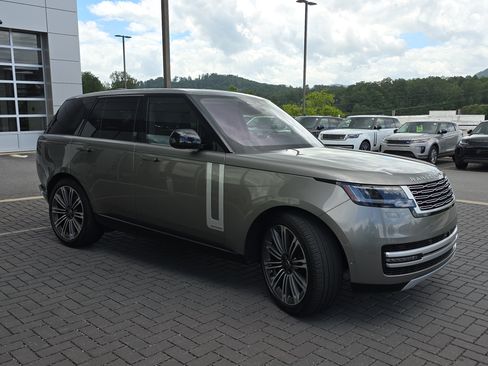 Certified 2023 Land Rover Range Rover Autobiography AWD/4WD image 3