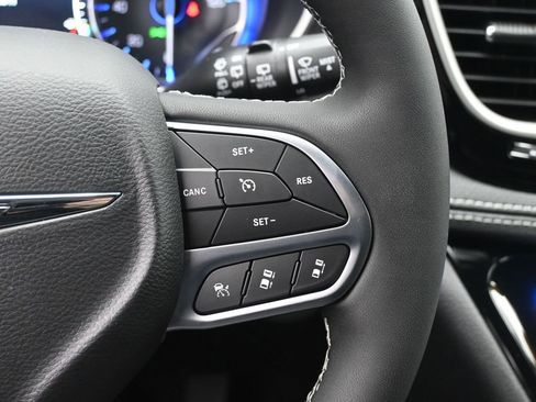 New 2026 Chrysler Pacifica Select FWD image 10