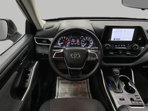 Used 2023 Toyota Highlander L image 13