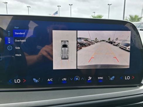 Used 2025 Chevrolet Traverse LT w/ Midnight/Sport Edition image 12