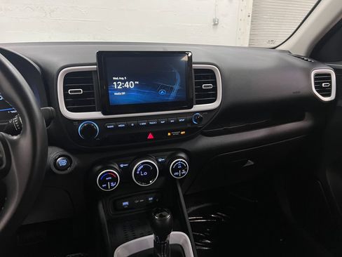 Used 2025 Hyundai Venue Limited FWD image 18
