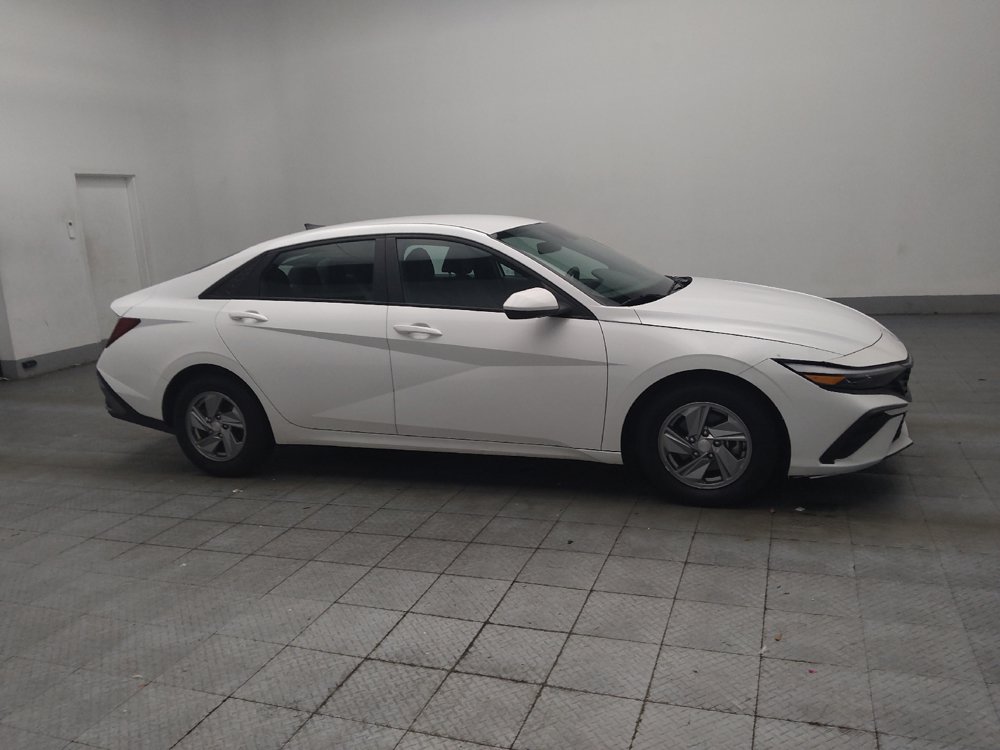 Used 2024 Hyundai Elantra SE FWD image 11