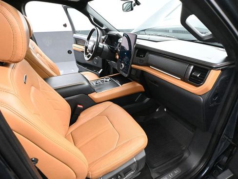 Used 2023 Ford Expedition Platinum image 56