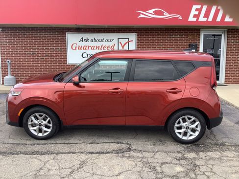 Used 2020 Kia Soul EX image 2