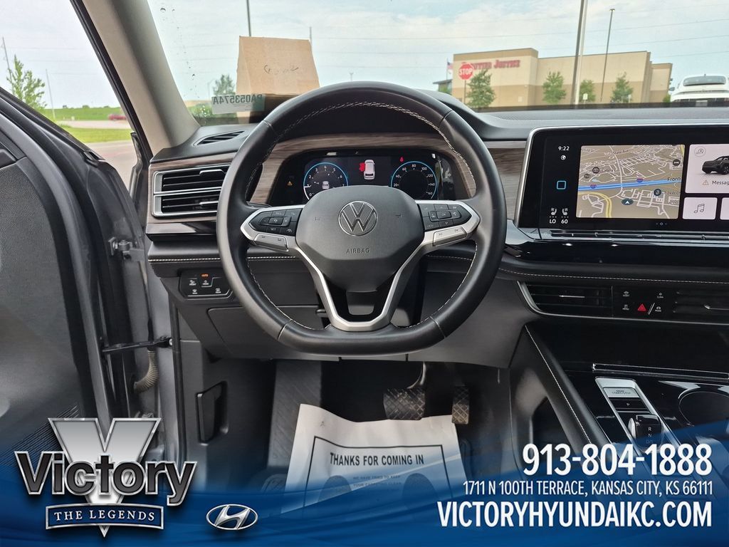 Used 2024 Volkswagen Atlas SEL AWD/4WD image 13