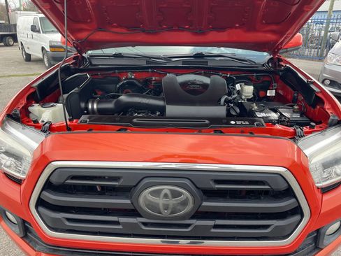 Used 2018 Toyota Tacoma 2WD Double Cab image 18