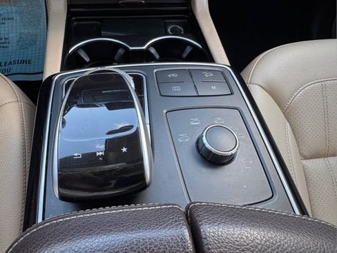 Used 2017 Mercedes-Benz GLS 450 4MATIC image 26