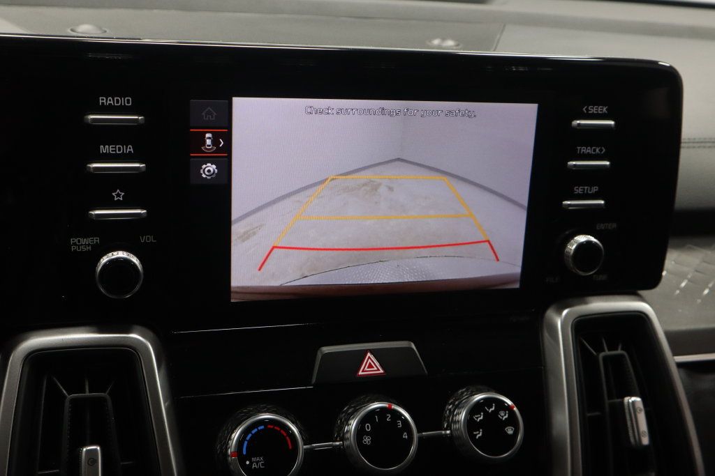 Used 2023 Kia Sorento LX FWD image 3