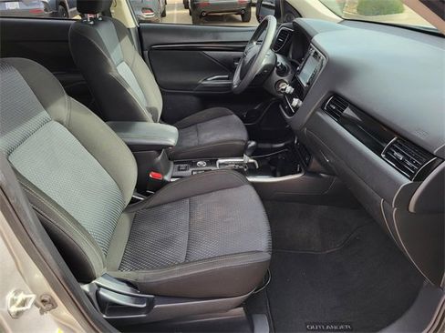 Used 2020 Mitsubishi Outlander ES image 8