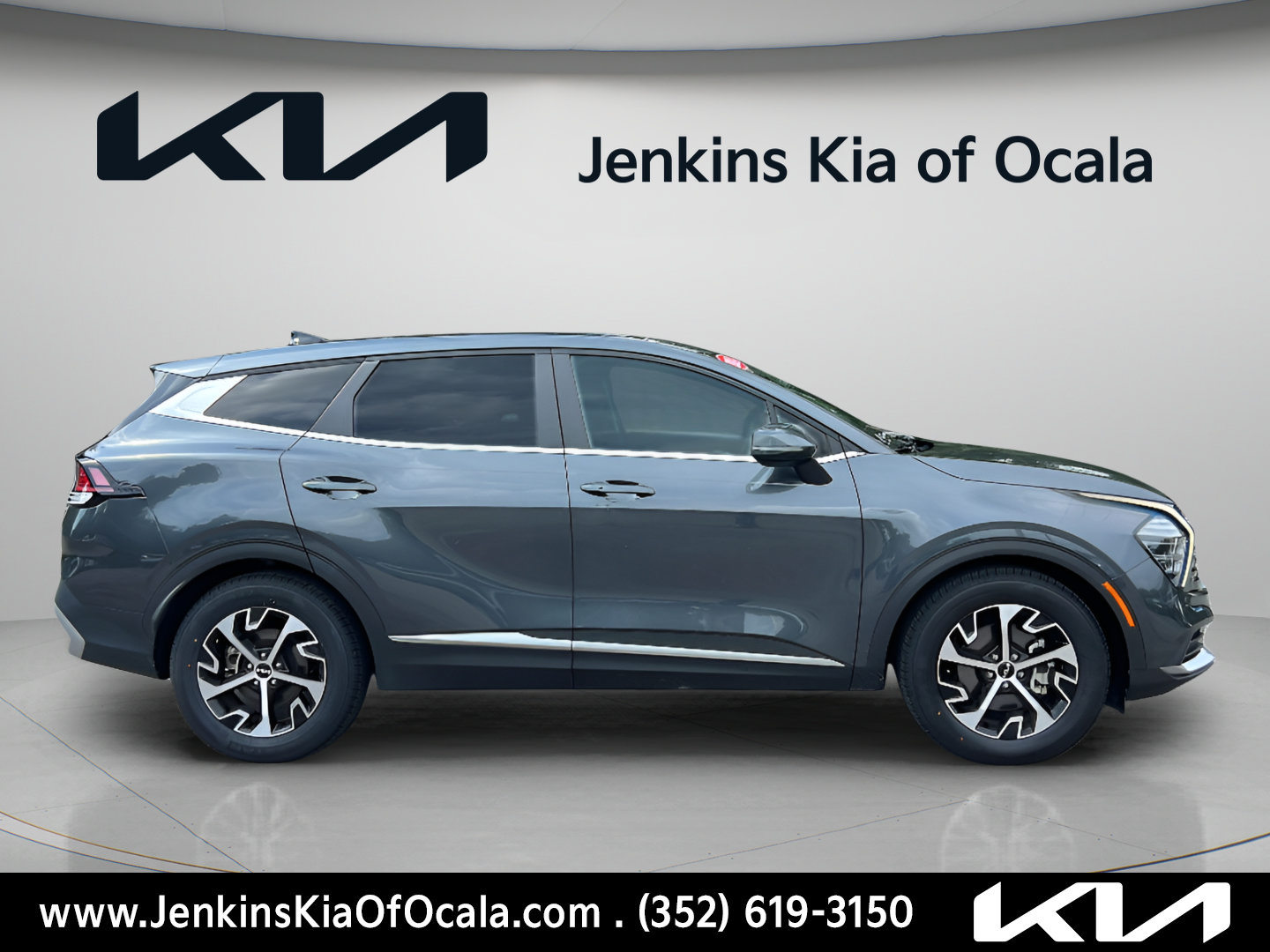 Certified 2024 Kia Sportage EX FWD image 2