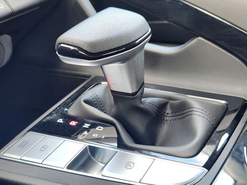 Used 2025 Hyundai Elantra Blue image 22