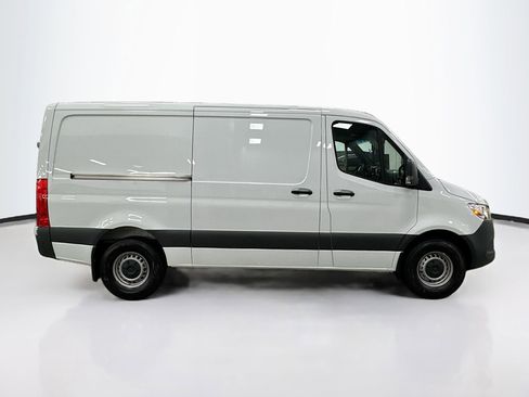 Used 2025 Mercedes-Benz Sprinter 2500 image 9