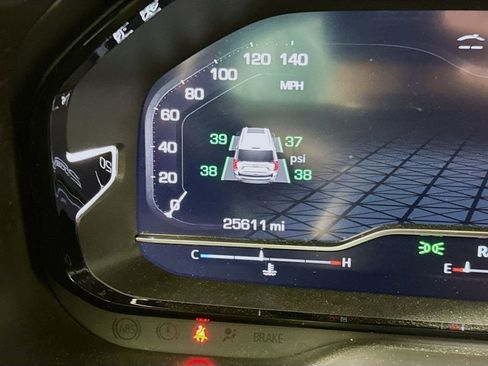 Used 2024 GMC Yukon XL Denali image 12