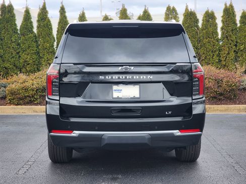 Used 2026 Chevrolet Suburban LT image 8