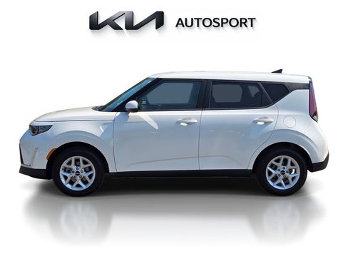 Used 2025 Kia Soul LX FWD image 14