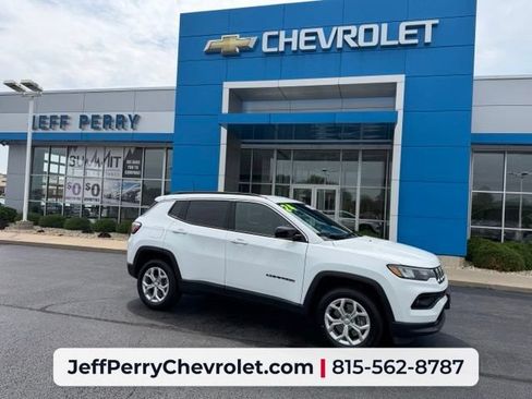 Used 2024 Jeep Compass Latitude w/ Convenience Group AWD/4WD image 1