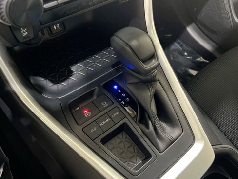 Used 2019 Toyota RAV4 LE image 20