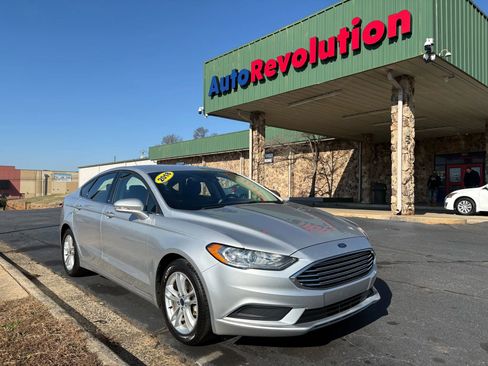 Used 2018 Ford Fusion SE image 1