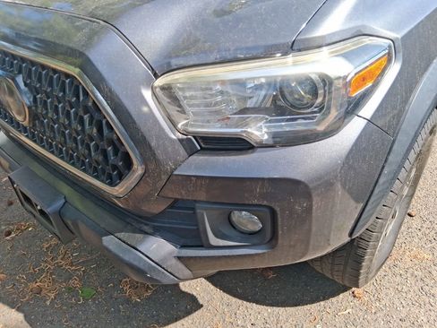 Used 2018 Toyota Tacoma TRD Off-Road AWD/4WD image 14