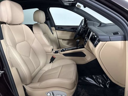 Certified 2026 Porsche Macan AWD/4WD image 24