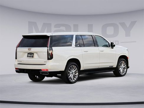 Used 2024 Cadillac Escalade ESV Premium Luxury image 4