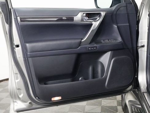 Used 2023 Lexus GX 460 Luxury w/ Off Road Package image 13