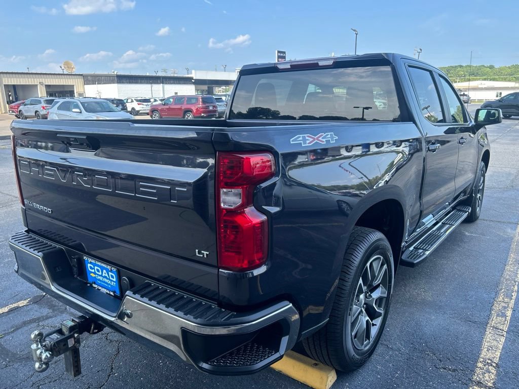 Used 2022 Chevrolet Silverado 1500 LT AWD/4WD image 3