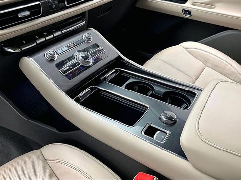 Used 2023 Lincoln Aviator Reserve w/ Equipment Group 201A image 15
