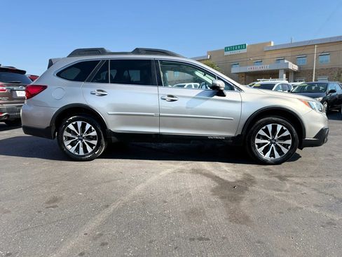 Used 2015 Subaru Outback 2.5i Limited AWD/4WD image 2
