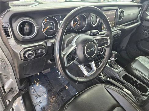 Used 2022 Jeep Wrangler Unlimited Sahara w/ Cold Weather Group AWD/4WD image 10