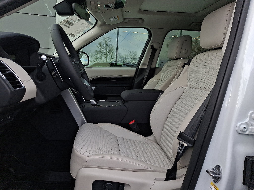 Used 2026 Land Rover Discovery S AWD/4WD image 9