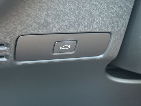 New 2025 Volvo XC40 B5 Plus w/ Climate Package image 32