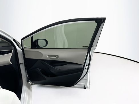 Used 2025 Toyota Corolla LE image 30