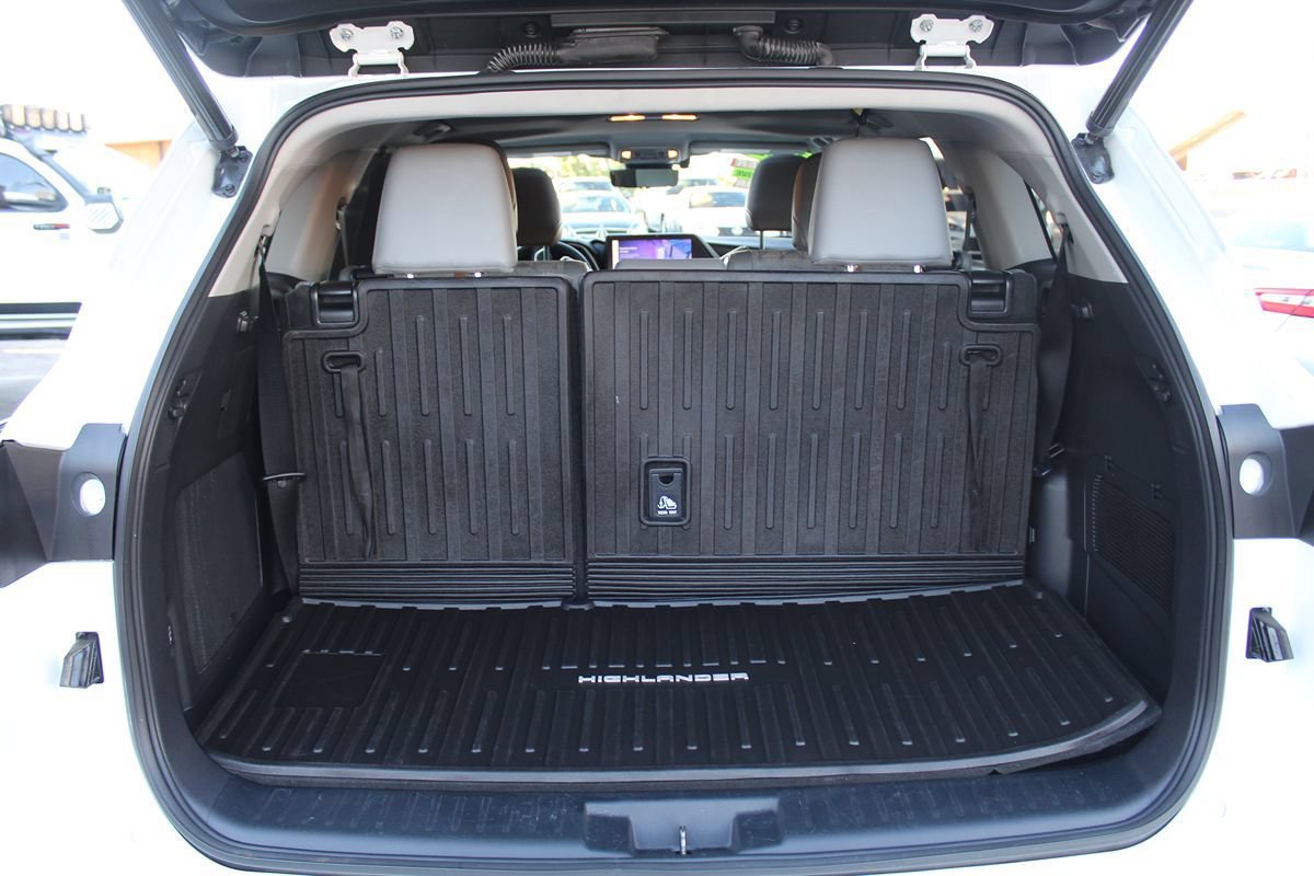 Used 2023 Toyota Highlander Bronze Edition AWD/4WD image 39