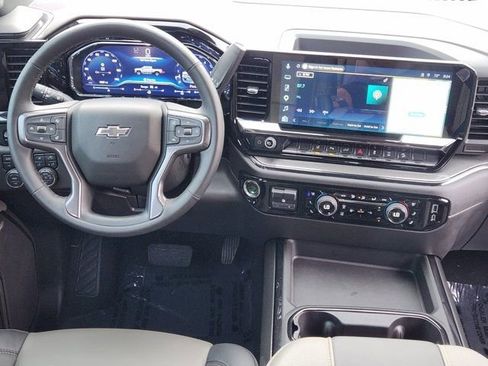 Used 2025 Chevrolet Silverado 2500 ZR2 w/ Technology Package image 38